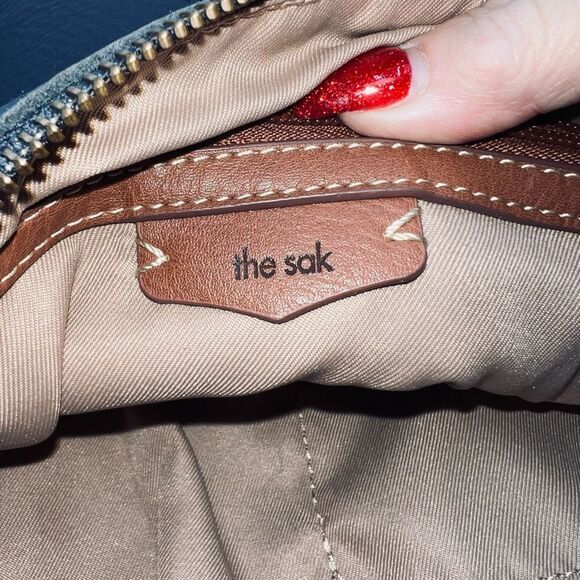 The Sak Navy Leather Shoulder Bag - Picture 12 of 15